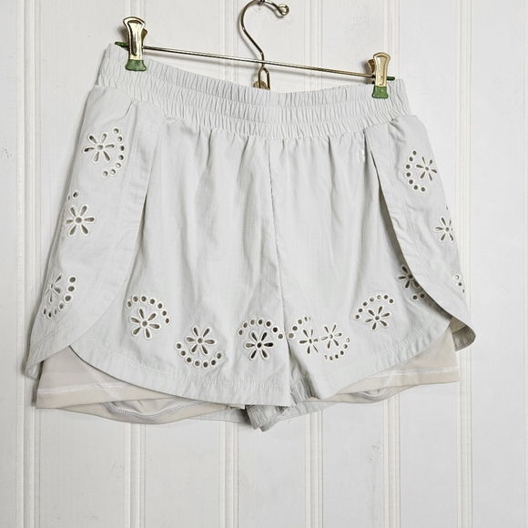 Sweaty Betty Shorts Womens Size 6 Broderie Anglaise Split Tulip Hems - Picture 3 of 15